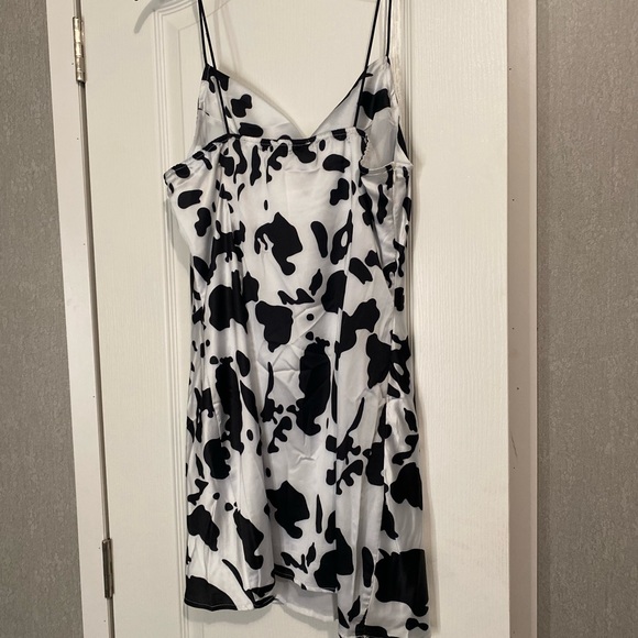 L/XL SHEIN cow print silk dress, never worn didn’t fit. Cute Halloween costume - Picture 2 of 2